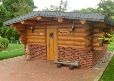 Natural log cabins with UdiFLEX Insulation system